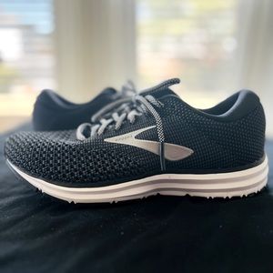 Brooks Revel 2 Black Grey Running shoes size 7, width B Medium